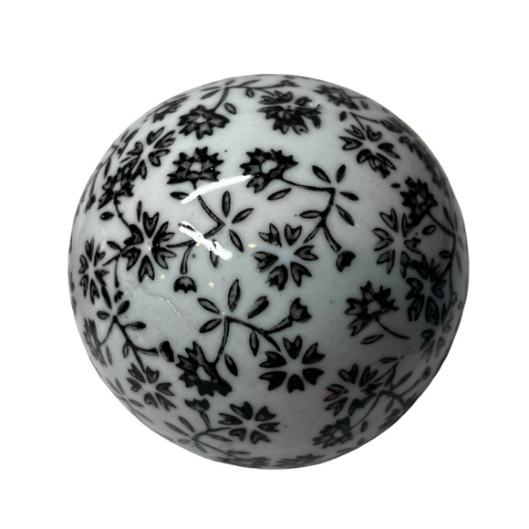 4 Black & White Carpet Balls Ceramic Chinoiseries Orbs Spheres - Picture 3 of 5